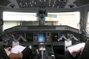 Cockpit of Embraer 195