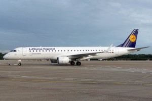 Embraer 195 Pictures